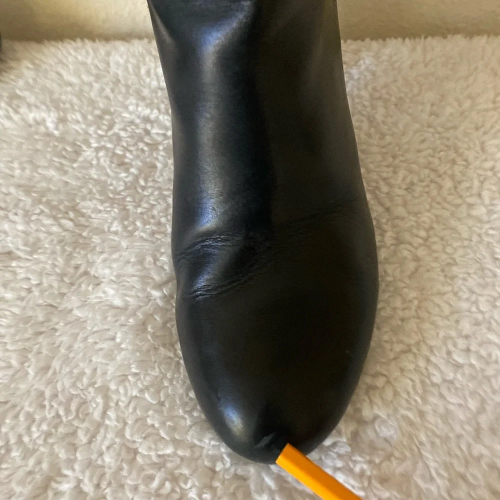 Tahari Garnet Women’s Black Leather Roundtoe Ankle Block Heel Boots Size 9.5 M - Picture 8 of 15